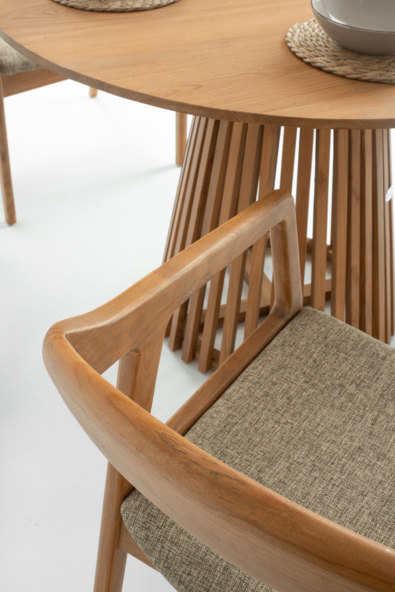 MUSHROOM DINING TABLE &HENDRY CHAIR Thumbnail